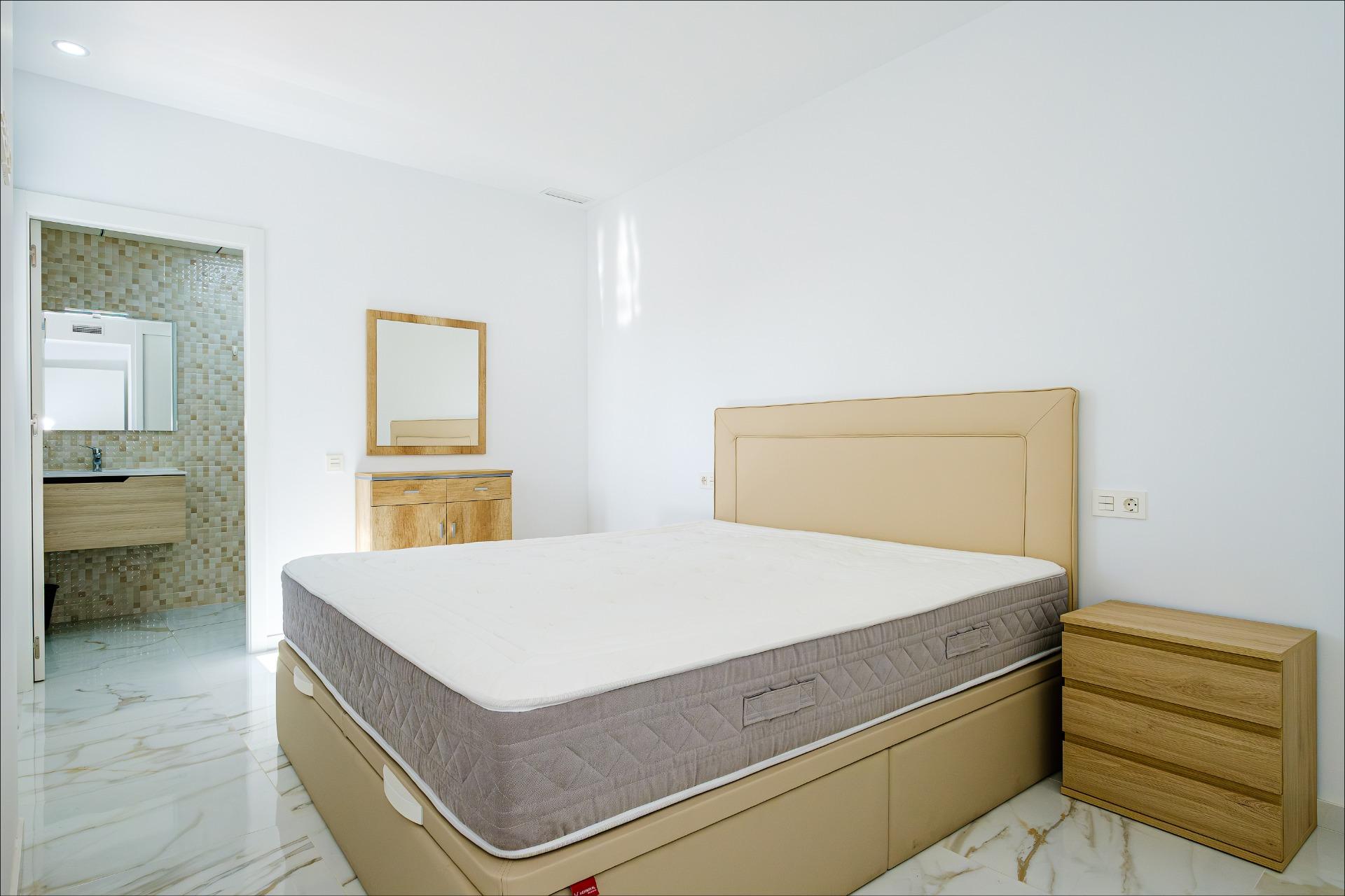 Town House for Sale in Alicante, Alicante