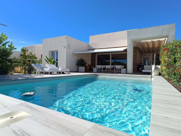 Villa for Sale in Algorfa, Alicante