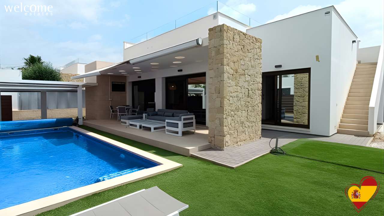 Villa for Sale in Vistabella Golf Entre Naranjos, Alicante