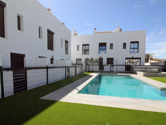 Modern Townhouses and Semi-Detached Homes in Pilar de la Horadada