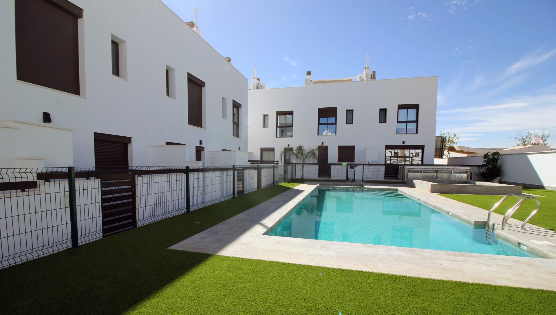 12-1 Modern Townhouses and Semi-Detached Homes in Pilar de la Horadada