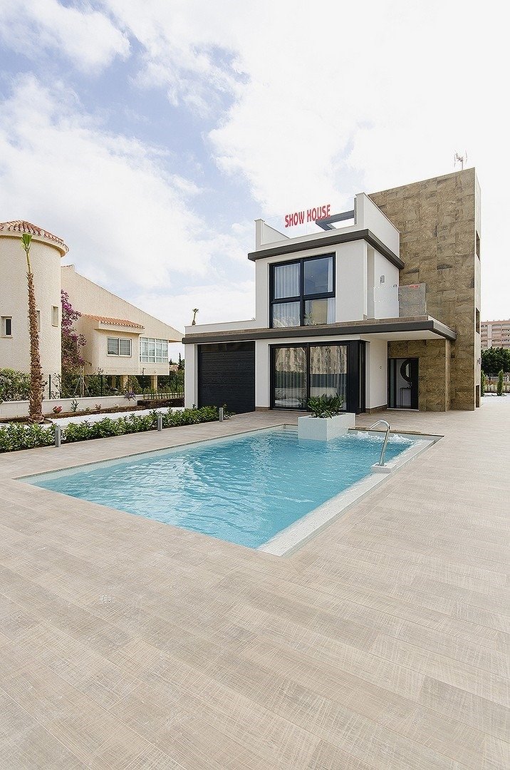 NEW BUILD VILLAS NEAR ROJALES