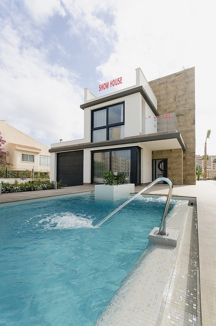 NEW BUILD VILLAS NEAR ROJALES