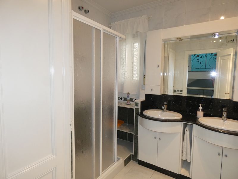 Villa for Sale in Almoradi, Alicante