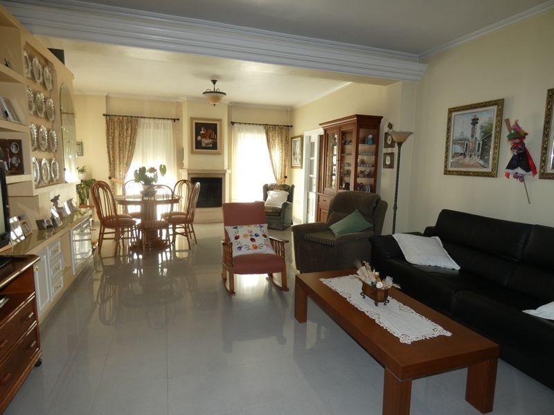 Villa for Sale in Almoradi, Alicante