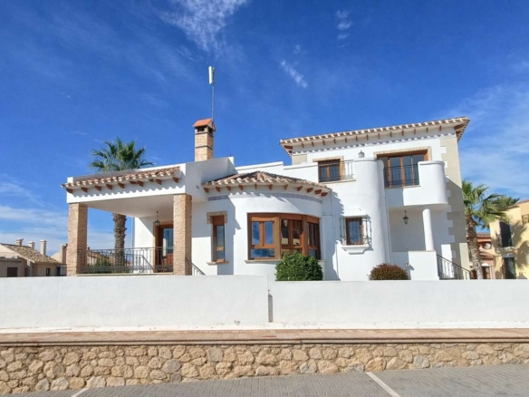 Villa for Sale in Algorfa, Alicante