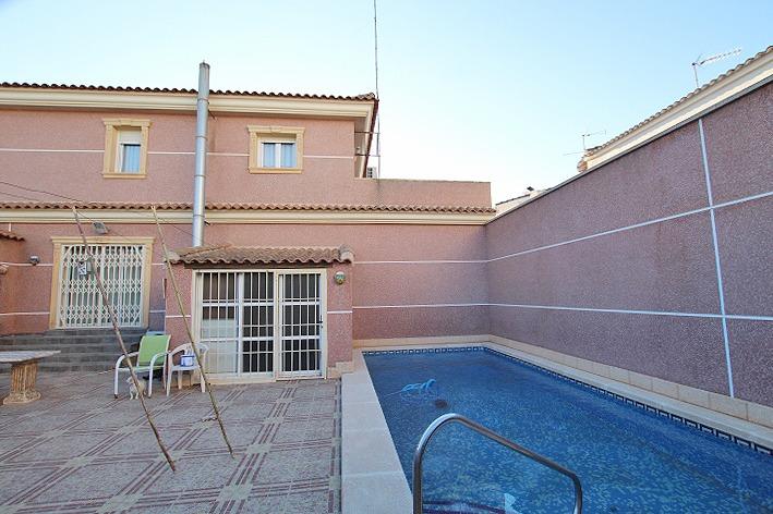 Villa for Sale in San Miguel de Salinas, Alicante