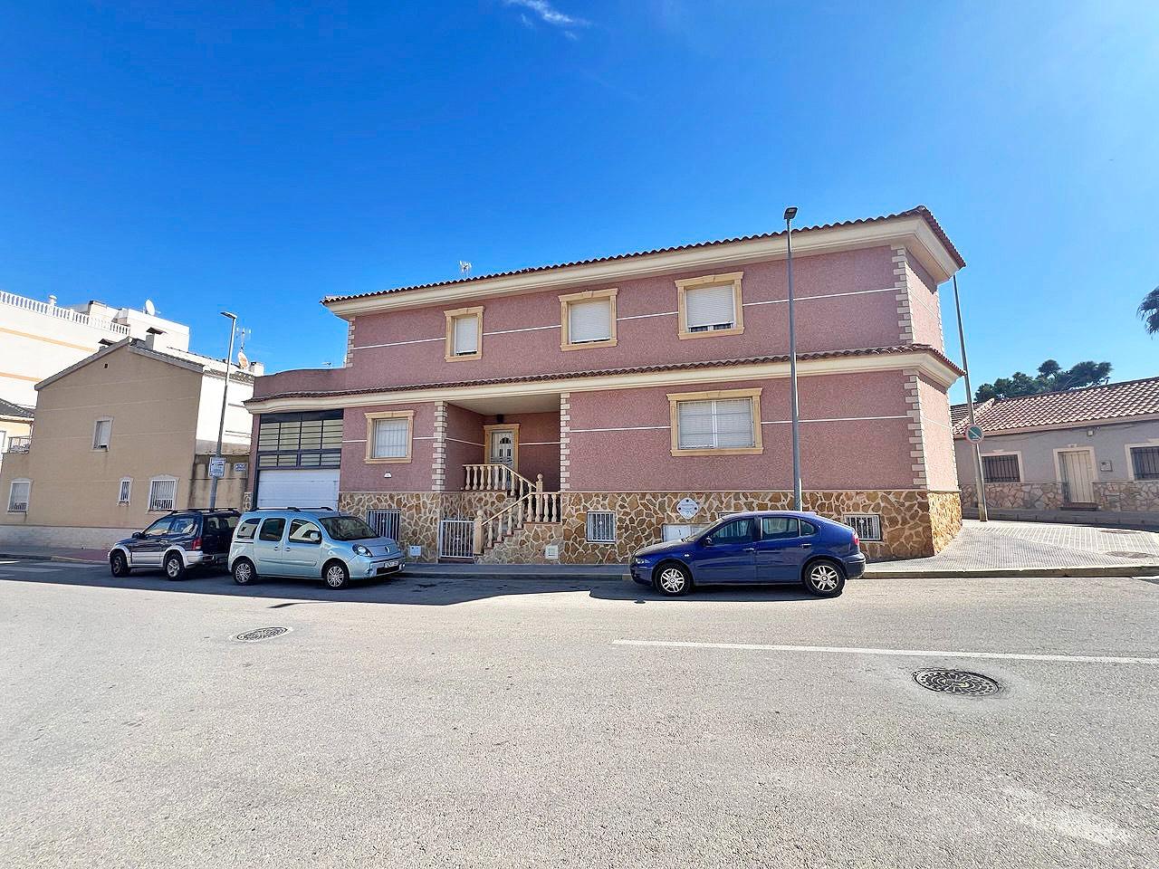 Villa for Sale in San Miguel de Salinas, Alicante