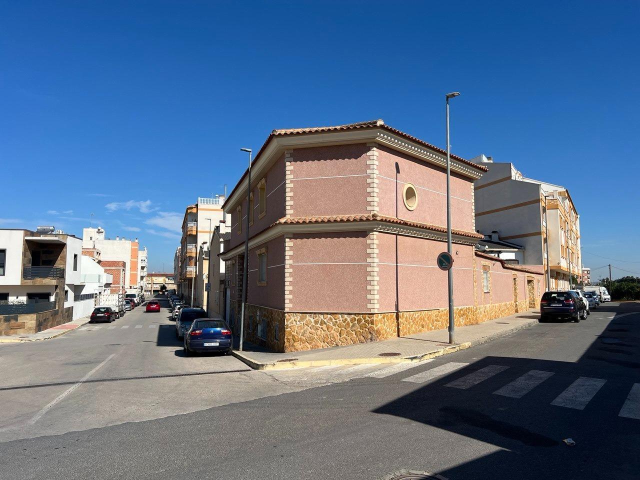 Villa for Sale in San Miguel de Salinas, Alicante