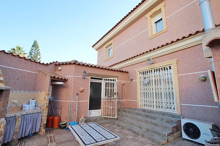 Villa for Sale in San Miguel de Salinas, Alicante