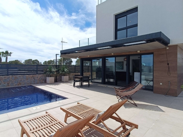 Villa for Sale in Algorfa, Alicante
