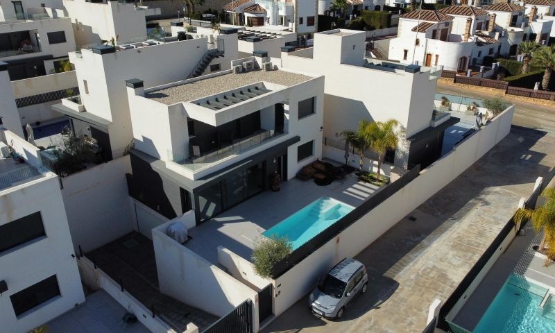 Villa for Sale in Algorfa, Alicante
