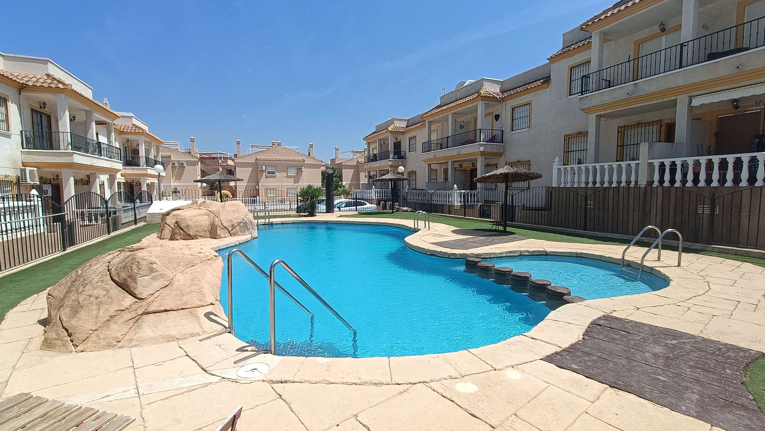 Apartment for Sale in Algorfa, Alicante