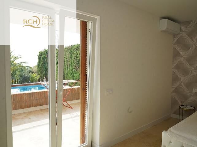 Villa for Sale in la Nucia, Alicante