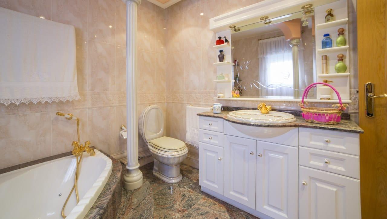 Villa for Sale in Torrevieja, Alicante