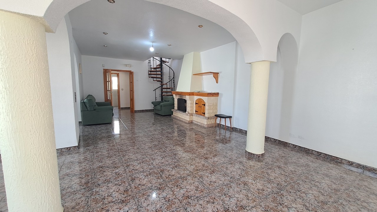 Villa for Sale in Villamartin, Alicante