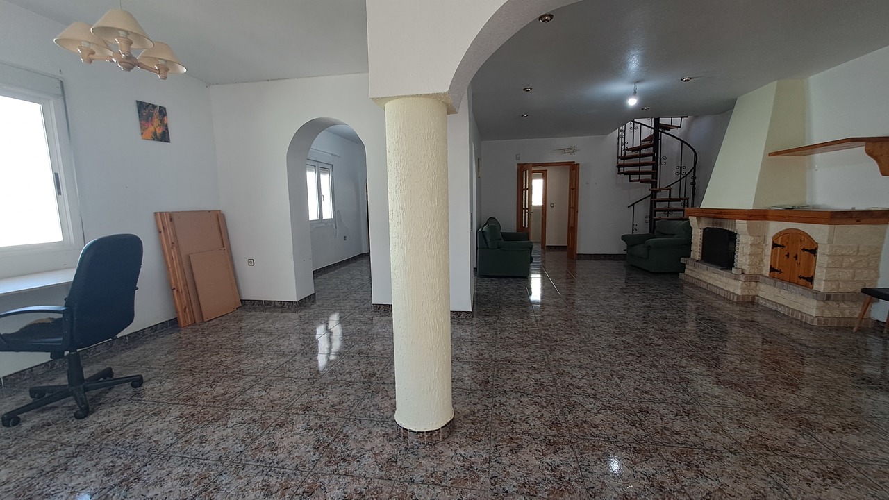 Villa for Sale in Villamartin, Alicante