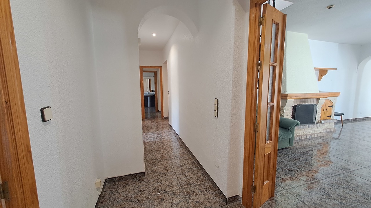 Villa for Sale in Villamartin, Alicante