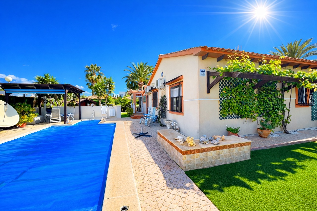 Villa for Sale in Cabo Roig, Alicante