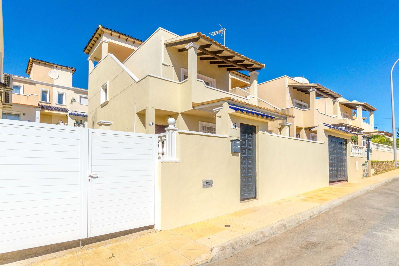 2146_o_1irkcoenlj9las61ianniee412d Town House for Sale in Orihuela Costa, Alicante