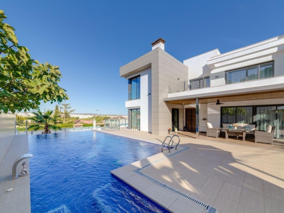 Villa for Sale in Torrevieja, Alicante