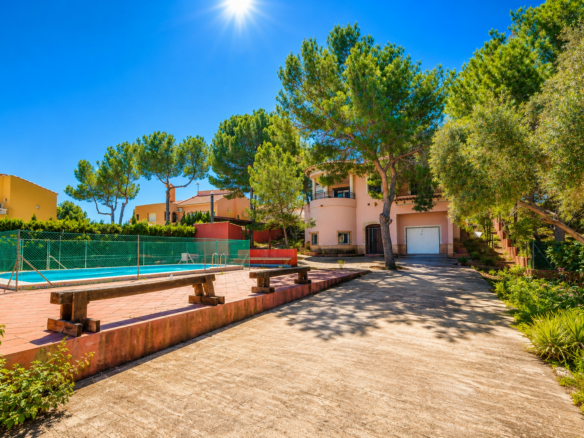 Villa for Sale in San Miguel de Salinas, Alicante