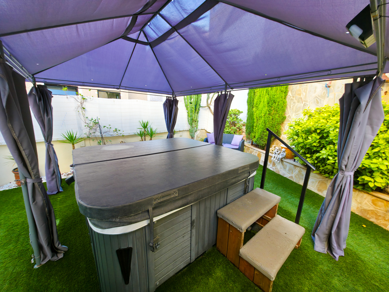 Villa for Sale in Villamartin, Alicante