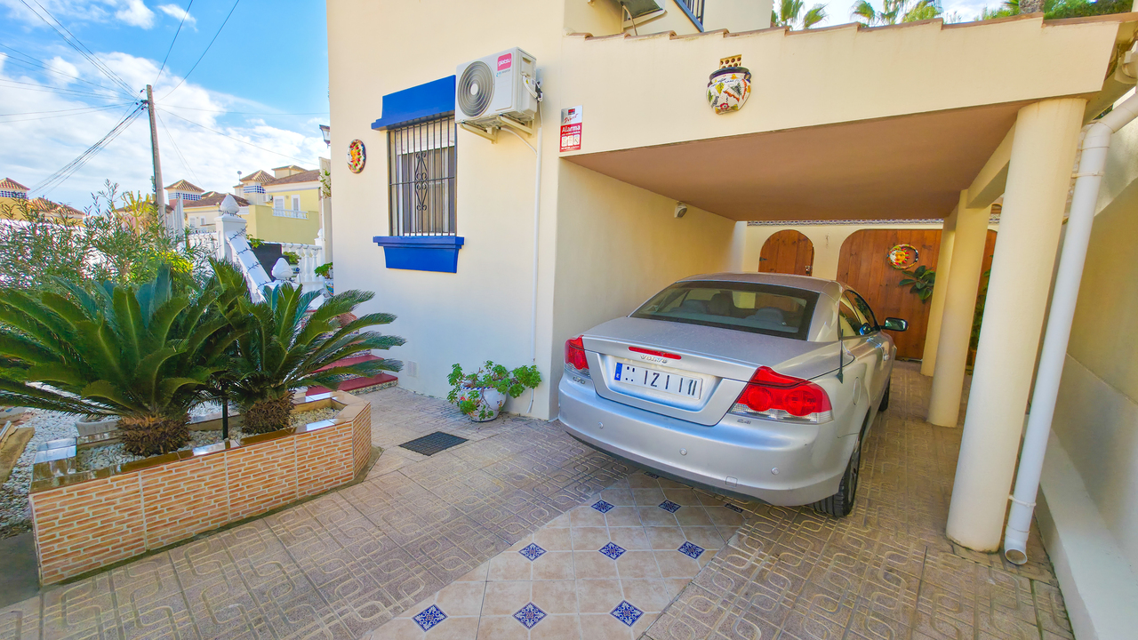 Villa for Sale in Villamartin, Alicante