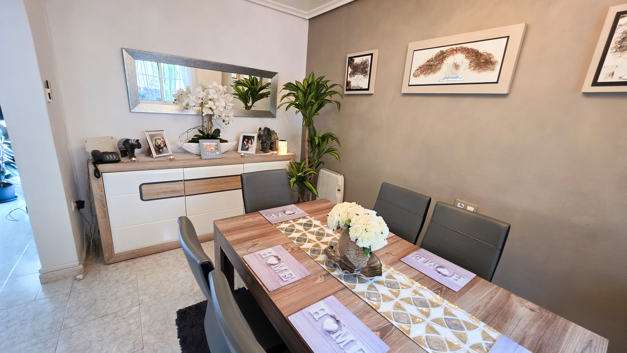 Villa for Sale in Villamartin, Alicante