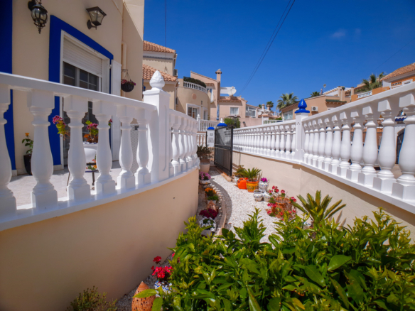 Villa for Sale in Villamartin, Alicante