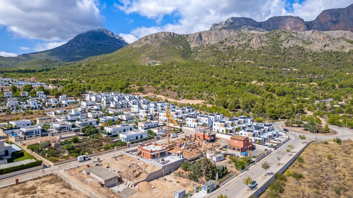 NEW BUILD VILLAS IN CONDADO DE ALHAMA GOLF COURSE