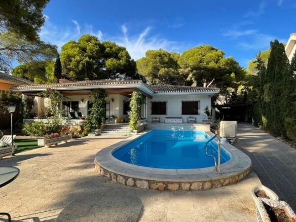 Villa for Sale in Campoamor, Alicante