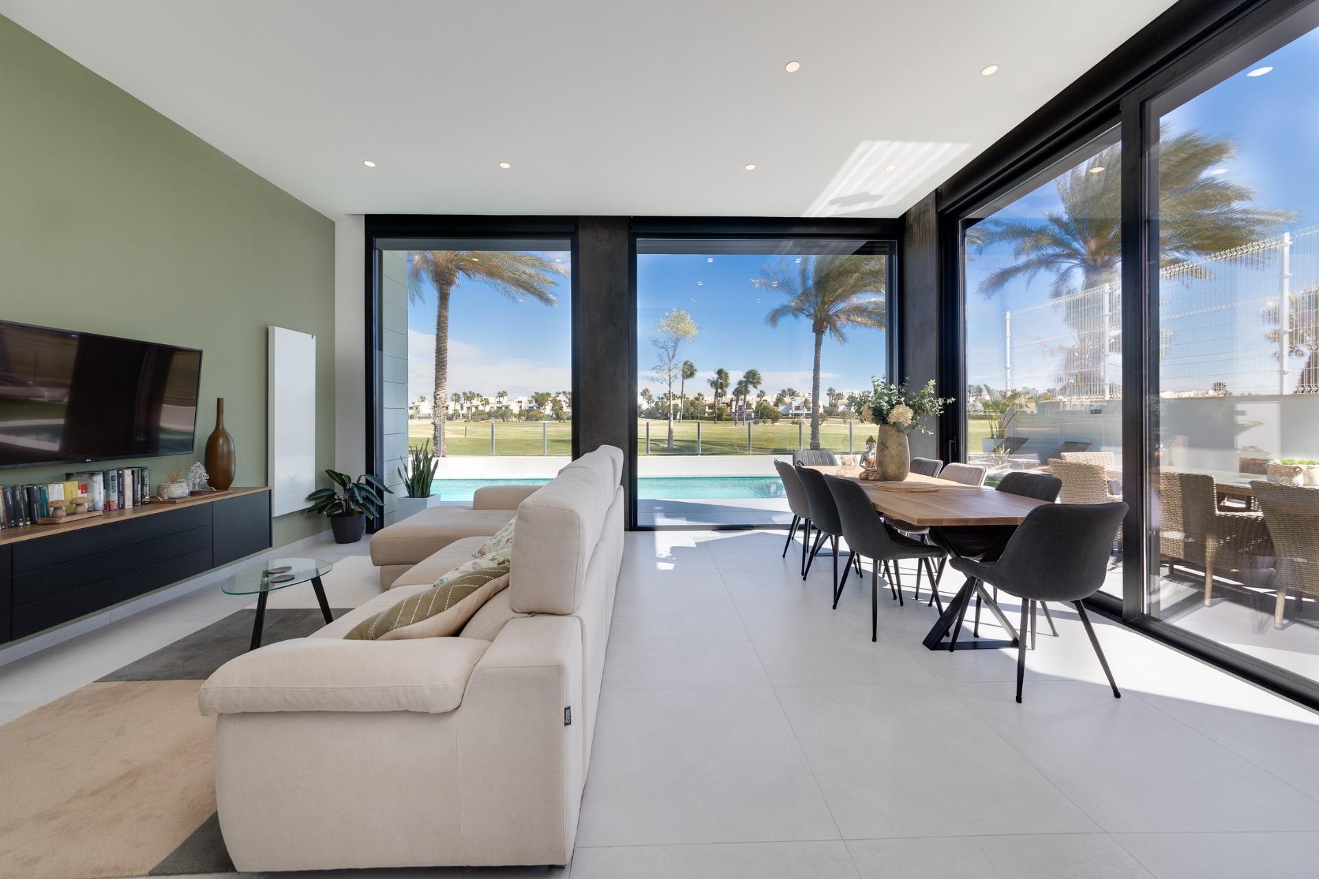 NEW BUILD VILLAS IN PILAR DE LA HORADADA ON THE GOLF COURSE