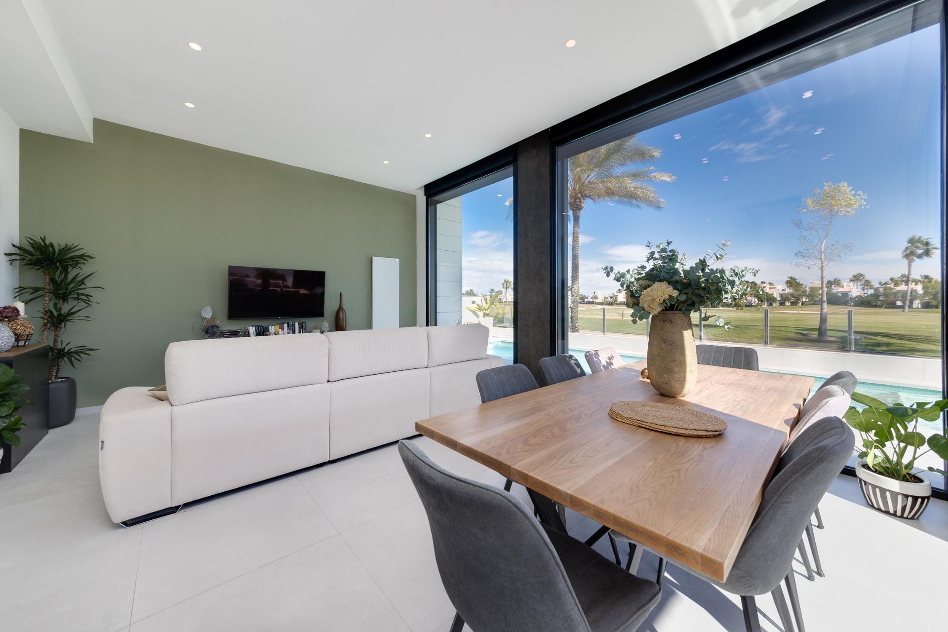 NEW BUILD VILLAS IN PILAR DE LA HORADADA ON THE GOLF COURSE