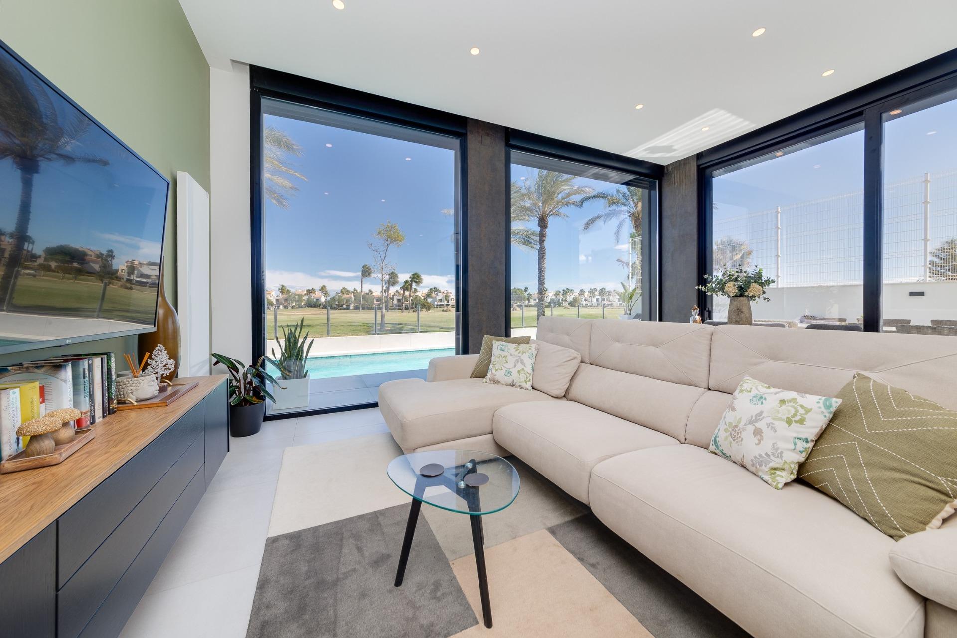 NEW BUILD VILLAS IN PILAR DE LA HORADADA ON THE GOLF COURSE