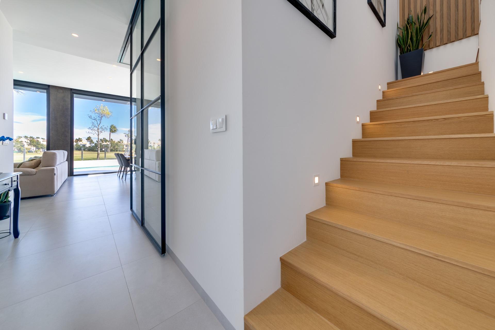 NEW BUILD VILLAS IN PILAR DE LA HORADADA ON THE GOLF COURSE