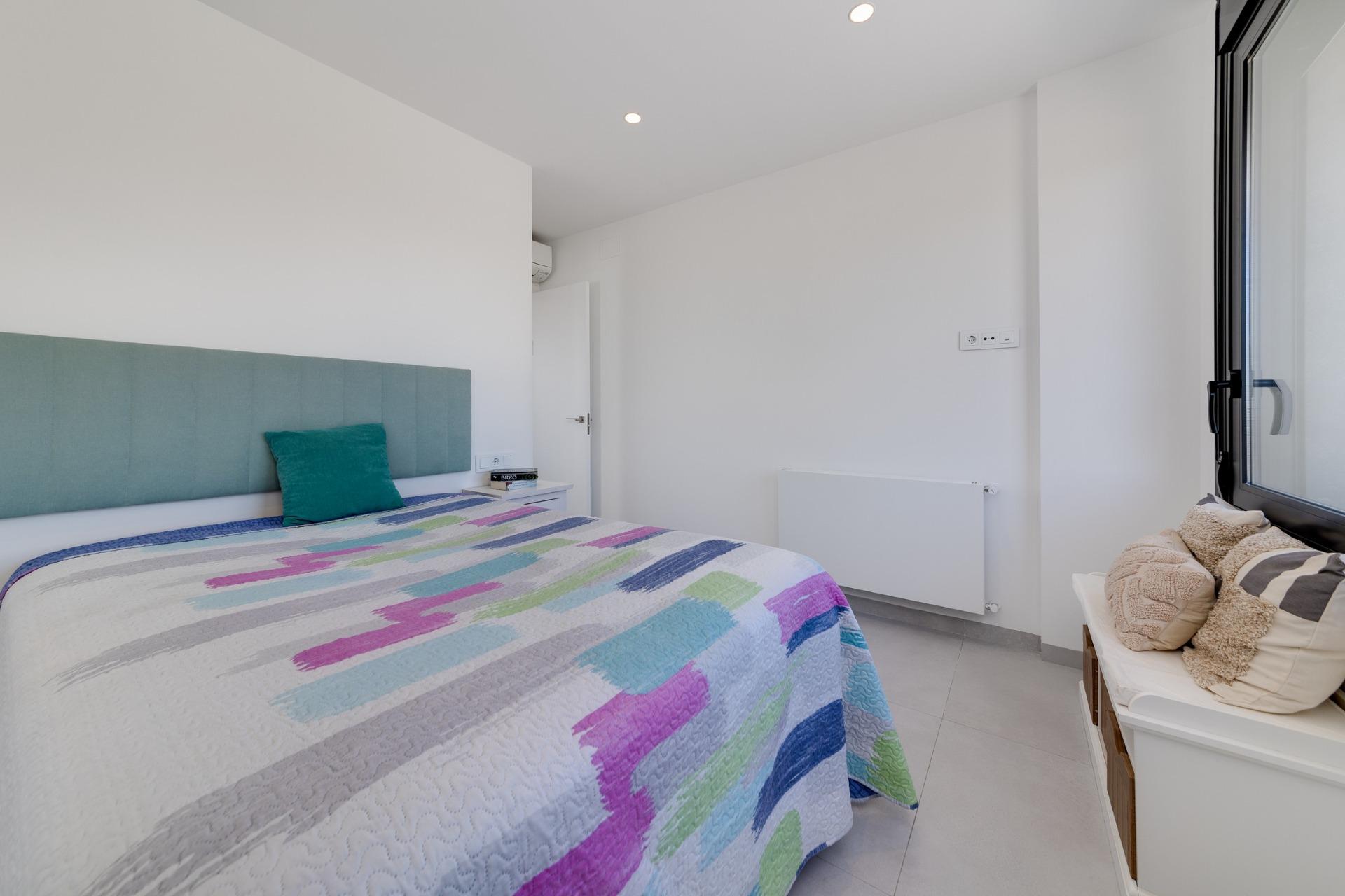 NEW BUILD VILLAS IN PILAR DE LA HORADADA ON THE GOLF COURSE