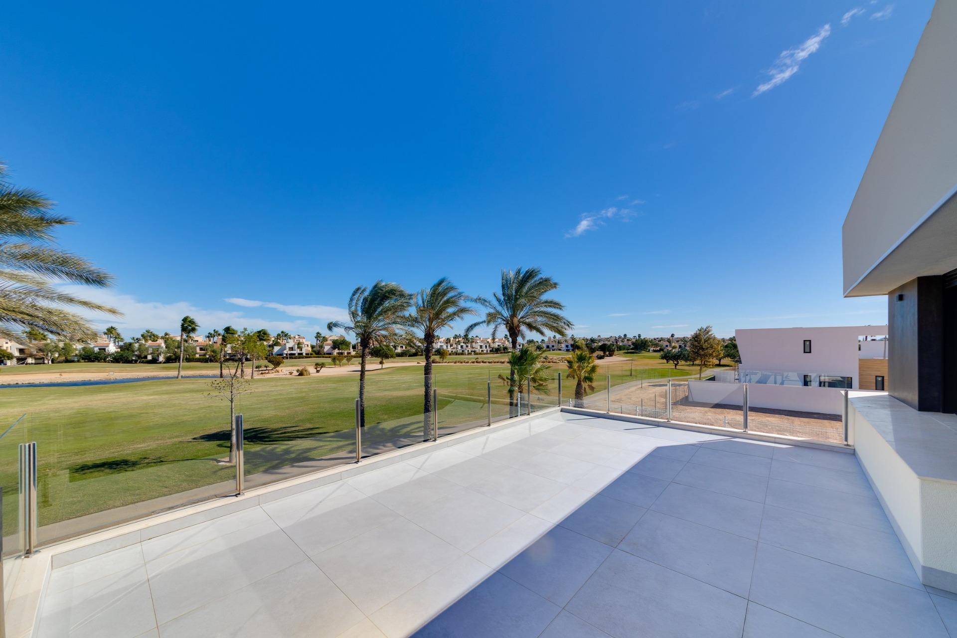 NEW BUILD VILLAS IN PILAR DE LA HORADADA ON THE GOLF COURSE
