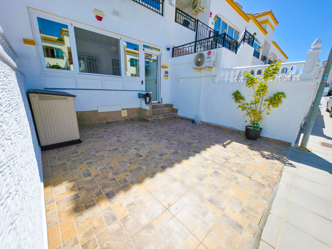 Apartment for Sale in Vistabella Golf Entre Naranjos, Alicante