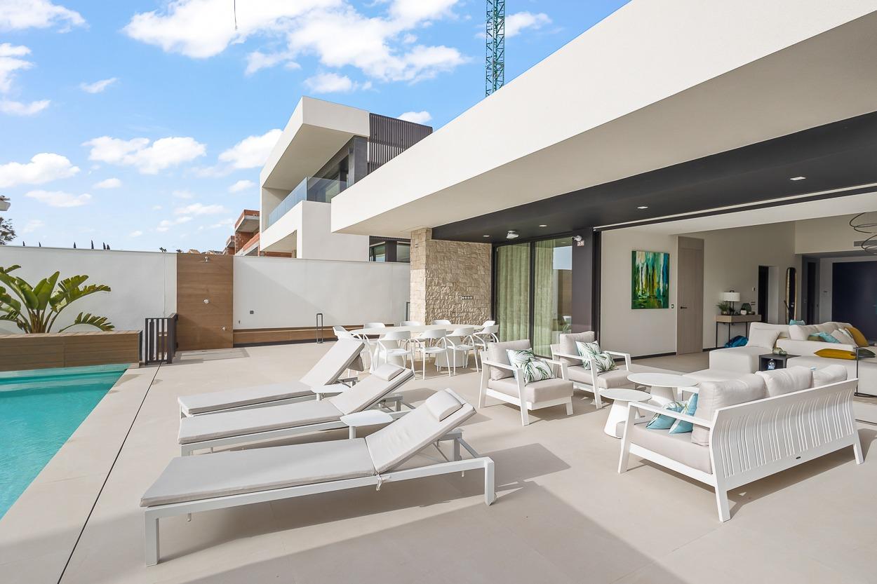 Villa for Sale in Algorfa, Alicante