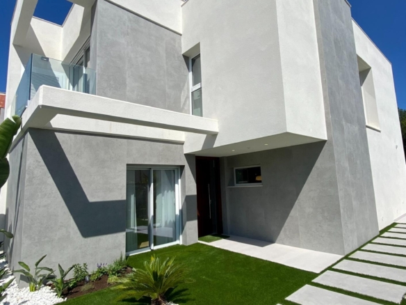EXCLUSIVITY IN A NATURAL ENVIRONMENT NEXT TO THE MEDITERRANEAN SEA !!!