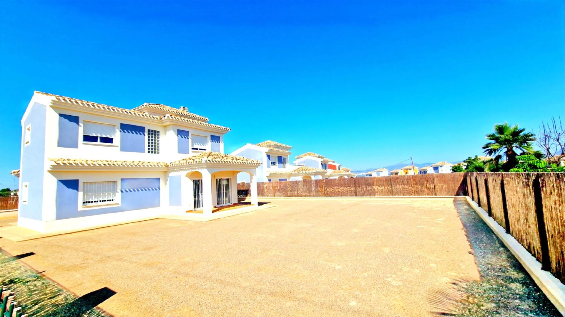 New Build Apartments with Rooftop Pool Just 600 m from the Beach in Guardamar del Segura