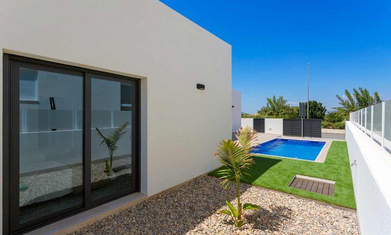 NEW BUILD SEMI-DETACHED VILLAS IN ROLDAN