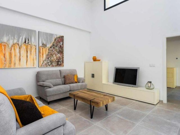 THE MEDITERRANEAN LIFESTYLE ALL ON ONE LEVEL