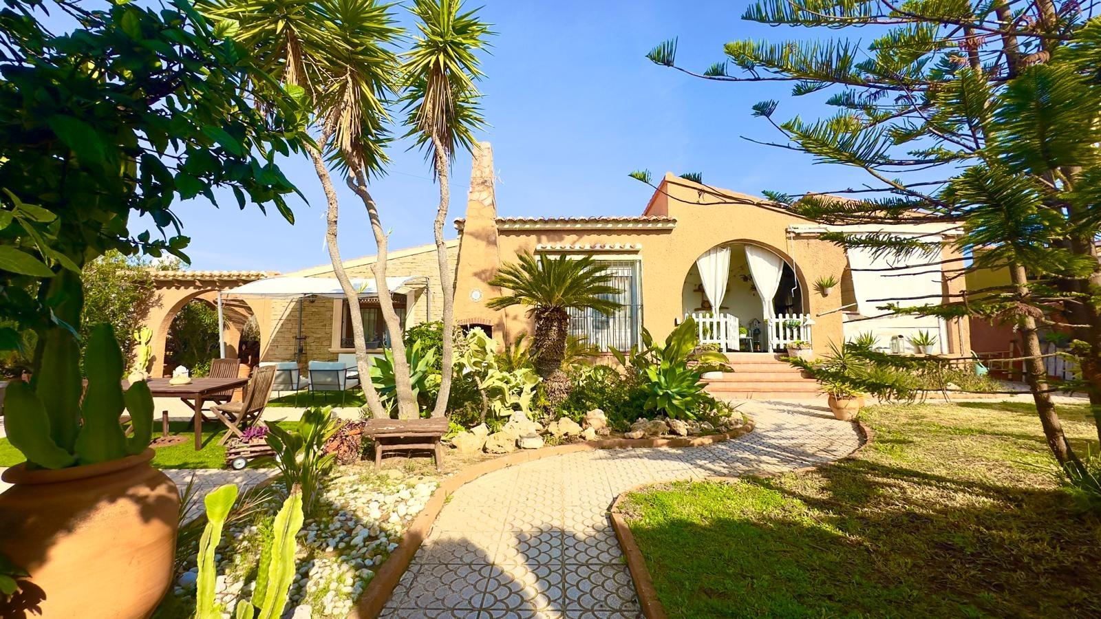 Villa for Sale in Torrevieja, Alicante