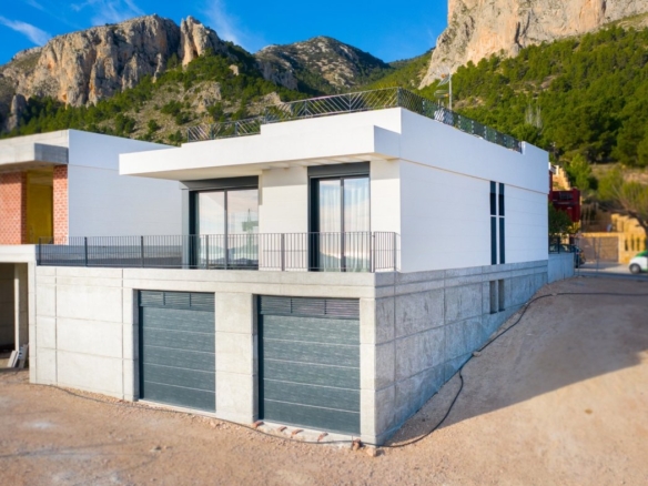 Brand new independent villas with sea views at Polop (Alicante province)