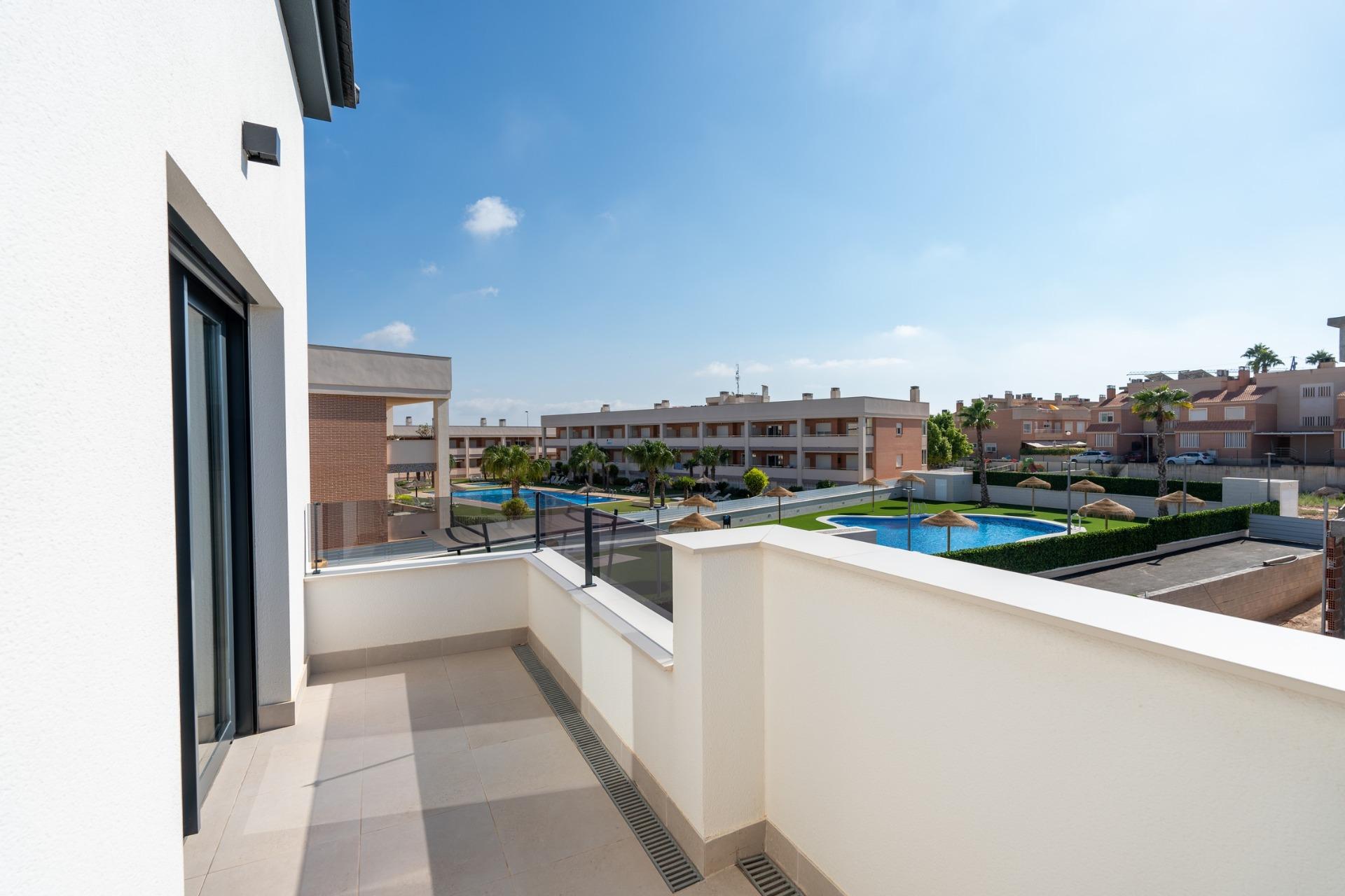 New Build Townhouses and Quads in Gran Alacant Near the Beach