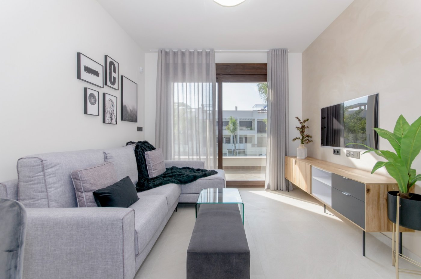 NEW BUILD RESIDENTIAL OF BUNGALOW APARTMENTS IN LOS BALCONES, TORREVIEJA