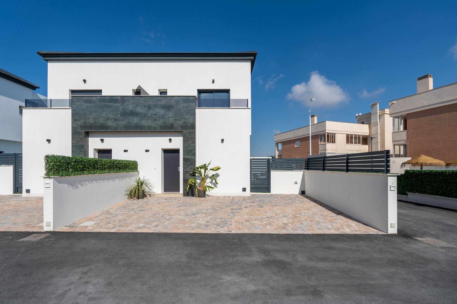 New Build Townhouses and Quads in Gran Alacant Near the Beach