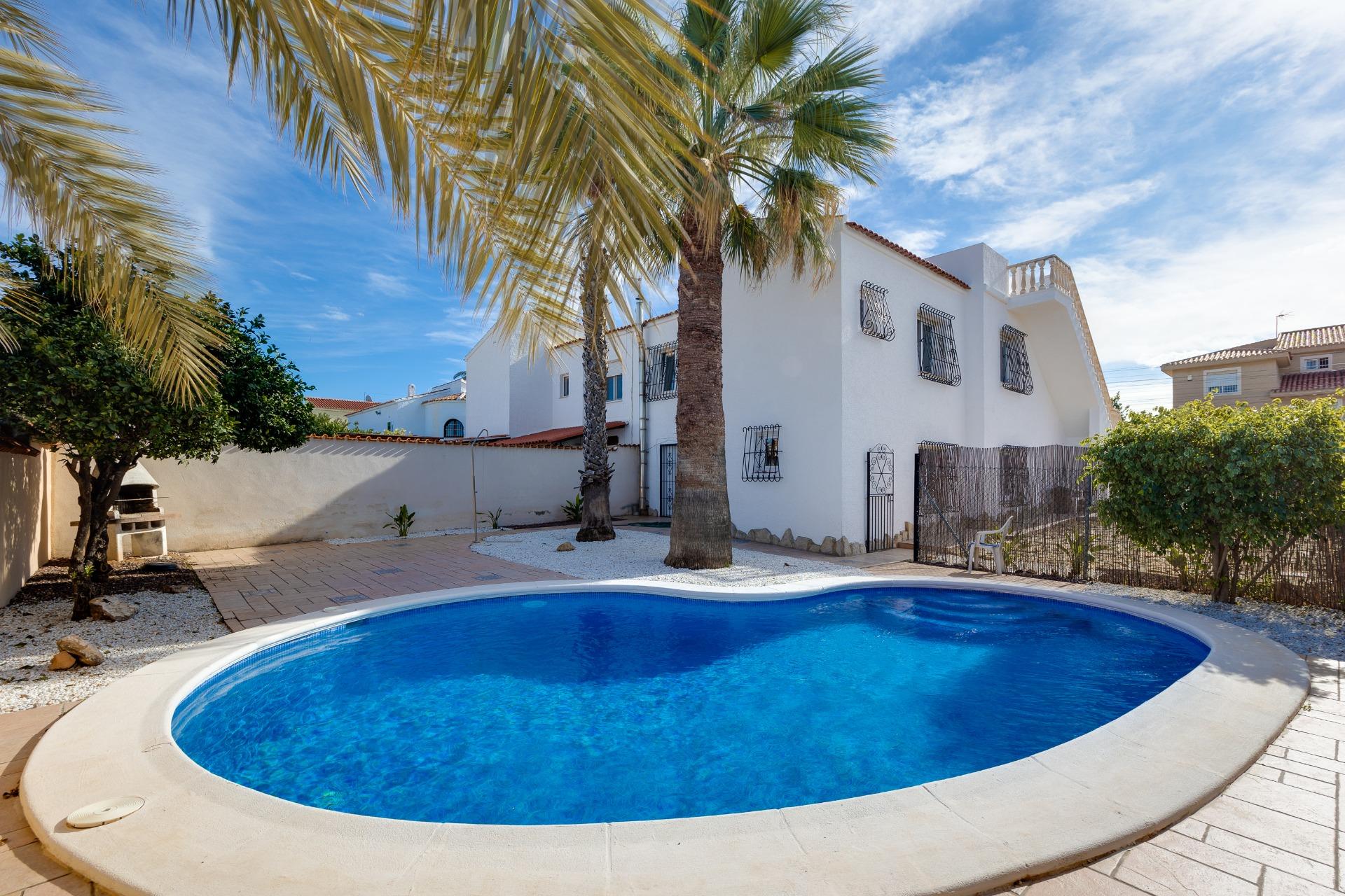 41-1 Villa for Sale in Torrevieja, Alicante